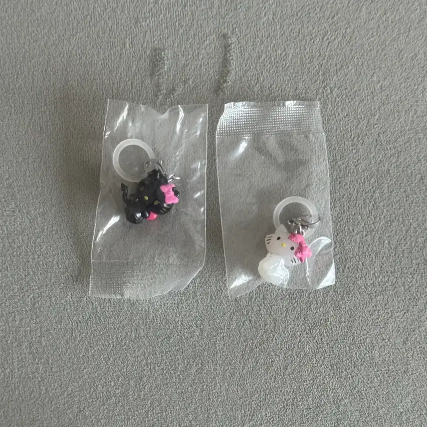 [BUNJANG] Sanrio Hello Kitty Charmmy Kitty Akuma Charm Keychain / 산리오 헬로키티 챠미키티 소악마 메지루시 키링 판매 양도 합니다