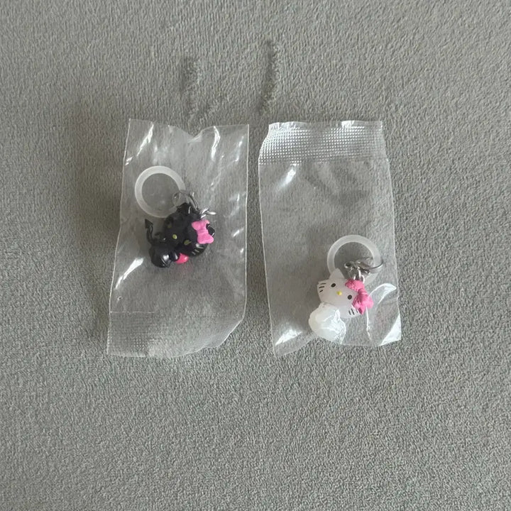 [BUNJANG] Sanrio Hello Kitty Charmmy Kitty Akuma Charm Keychain / 산리오 헬로키티 챠미키티 소악마 메지루시 키링 판매 양도 합니다