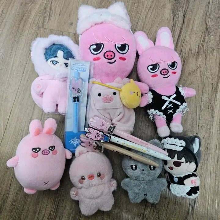 [BUNJANG] Stray Kids Changbin Dwaekki Doll Bundle Set / 스트레이키즈 스키즈 창빈 돼끼 인형 일괄 양도
