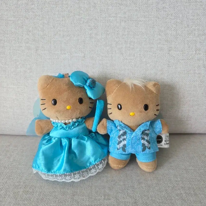 [BUNJANG] Sanrio Hello Kitty Kahala Hotel Wedding Couple Dolls Bundle Set / (새상품)(일괄) 산리오 헬로키티 태닝키티 하와이 카할라호텔 웨딩 커플
