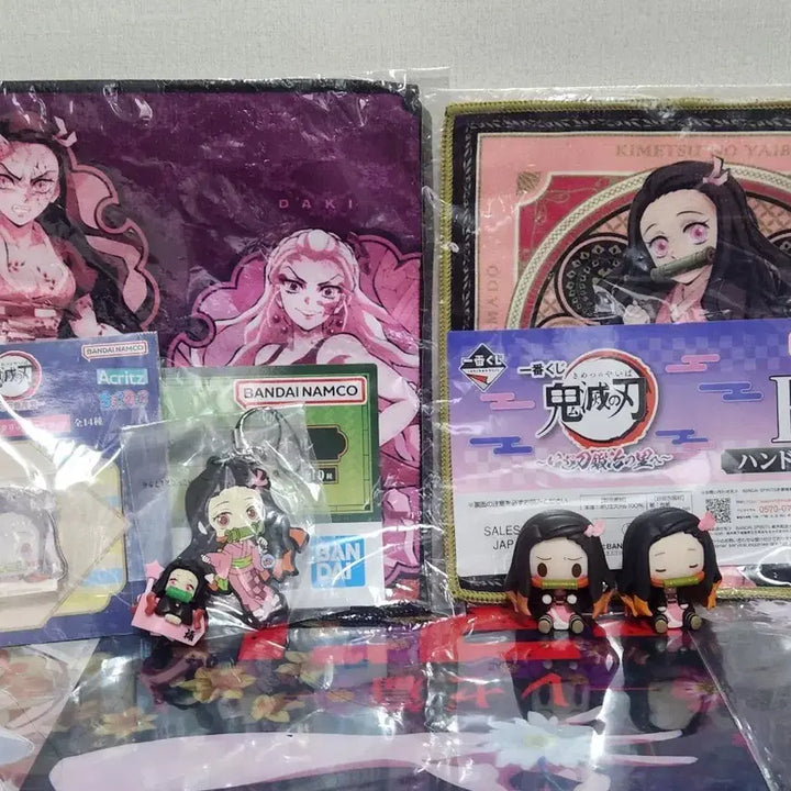 [BUNJANG] Demon Slayer Nezuko Chokonokko Figure &amp; Goods Set / 귀멸의 칼날 네즈코 초코노코 피규어 2종 및 굿즈 세트(제일복권,아크릴)