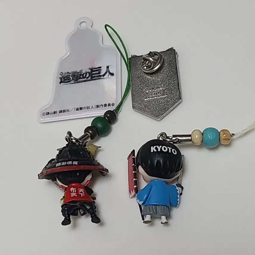 [BUNJANG] Attack on Titan Levi Keyring &amp; Badge Set / 진격거인 리바이 굿즈 (키링/뱃지)