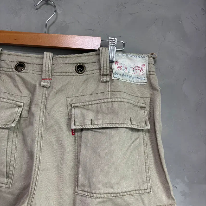 [SOLD OUT] 리바이스 카고 팬츠 반바지 카키 베이지