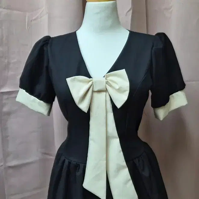 [SOLD OUT] 블랙 원피스 베이지 리본