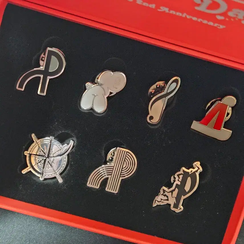 [BUNJANG] PLAVE Badge Set / 플레이브 메탈 뱃지 세트