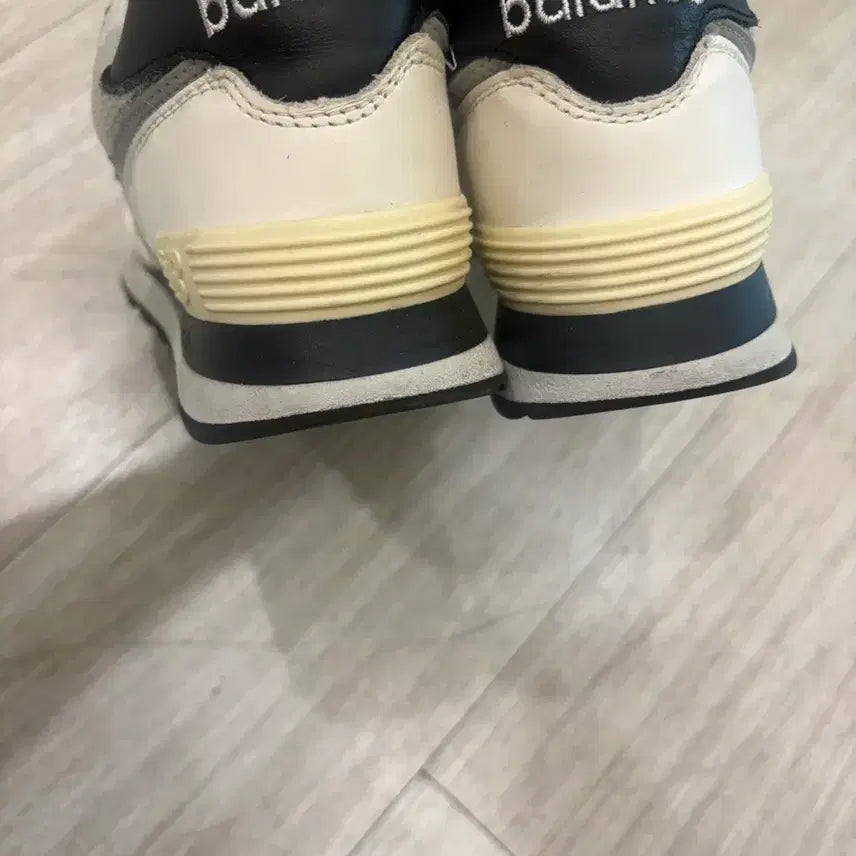 [SOLD OUT] 뉴발 574 265mm