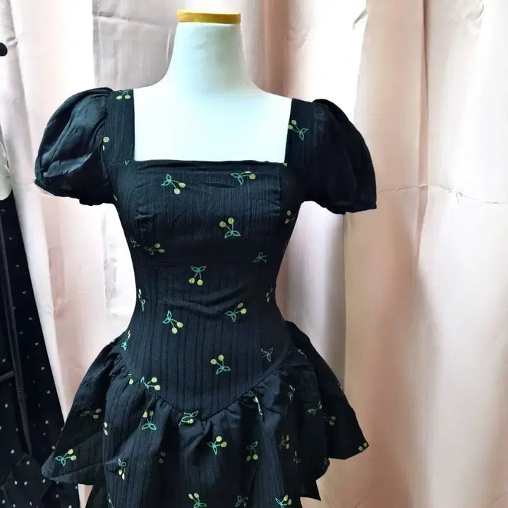 [BUNJANG] Cherry Pattern Square Neck Puff Sleeve Midi Dress / 체리 패턴 스퀘어넥 퍼프소매 블랙 원피스