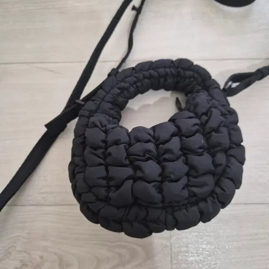 [BUNJANG] COS Quilted Shirring Cloud Bag Mini / COS 퀼팅 셔링 구름가방 초소형
