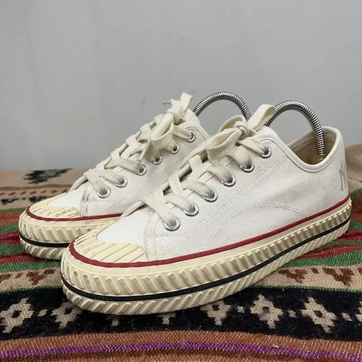 [BUNJANG] MLB New York Yankees Canvas Sneakers Shoes 240 X01674 / MLB 뉴욕양키스 캔버스화 스니커즈 240 X01674