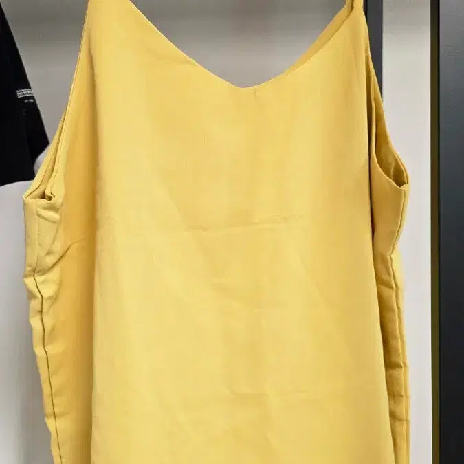 [BUNJANG] Silk V-Neck Sleeveless Top Mustard Yellow / 실켓 브이넥 머스타드 옐로우 끈나시 탑 뷔스티에(새상품)