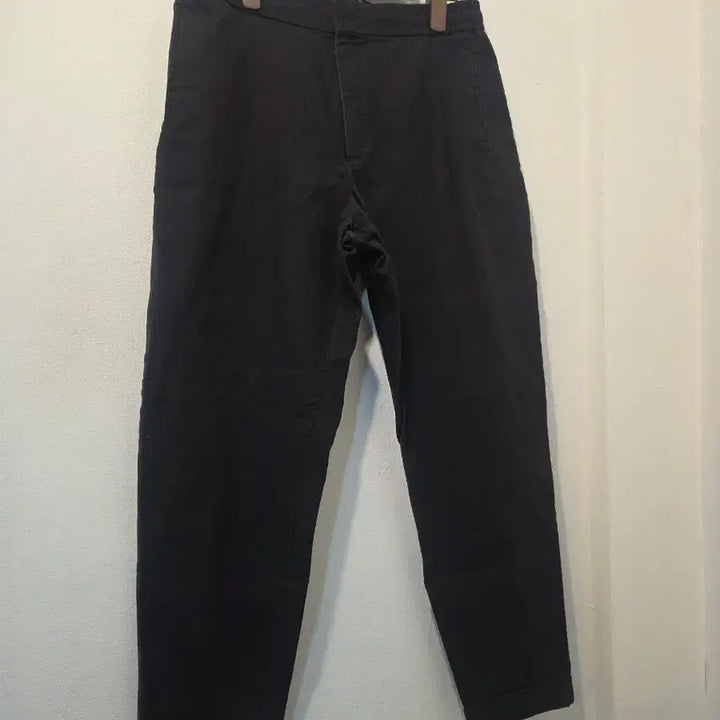 [SOLD OUT] COS 기장 크롭 블랙 면바지 가47