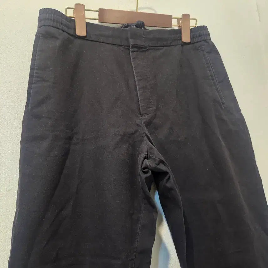 [SOLD OUT] COS 기장 크롭 블랙 면바지 가47
