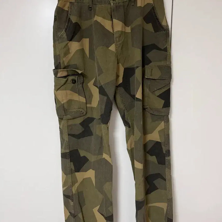 [SOLD OUT] 엔벨로프 카모 카고 팬츠