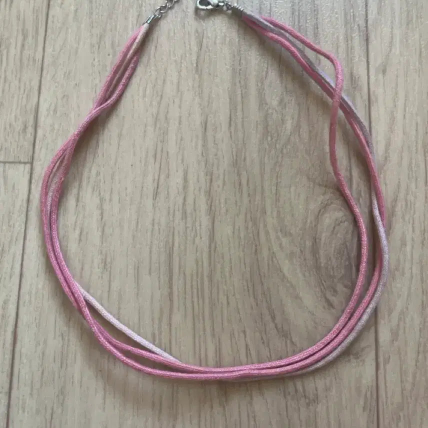 [SOLD OUT] 핑크색 3줄 초커 목걸이