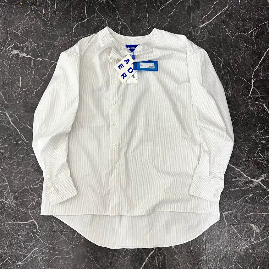 [SOLD OUT] 아더에러 논카라 비대칭 스트라이프 루즈 셔츠 화이트