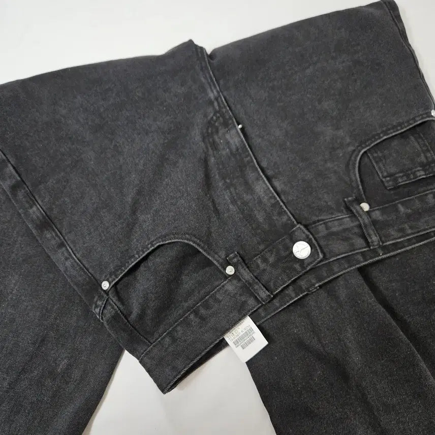 [SOLD OUT] 노매뉴얼 로우 비전 데님팬츠 가죽패치 진 M