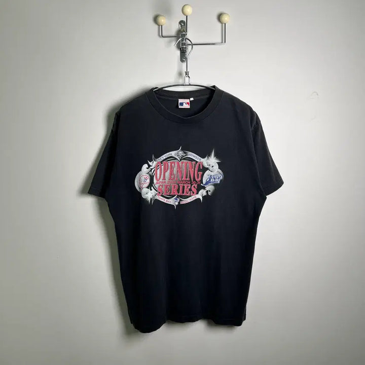 [SOLD OUT] MLB 엠엘비 오프닝 시리즈 그래픽 반팔 티셔츠