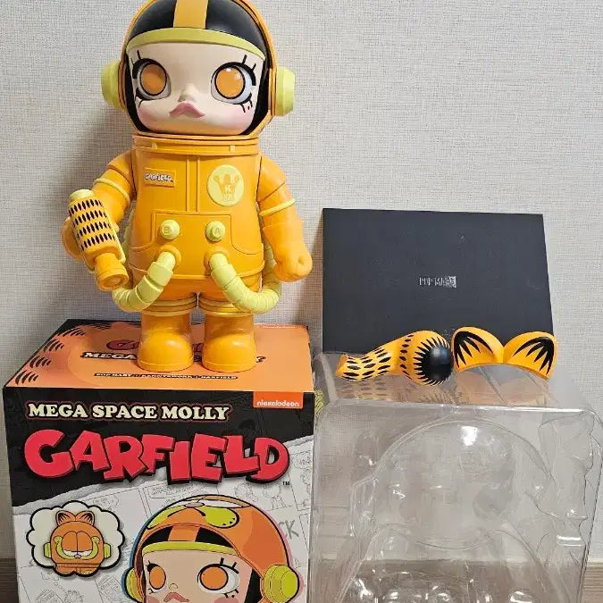 [SOLD OUT] 팝마트 메가 스페이스 몰리 가필드 400% 피규어