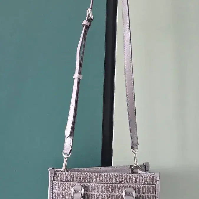 [SOLD OUT] DKNY 미니 크로스백/새상품 베이지