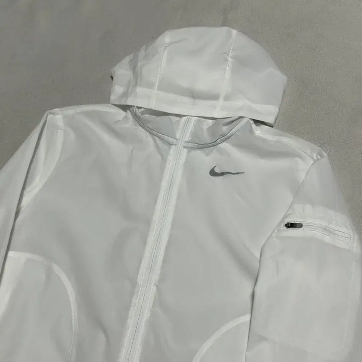 [SOLD OUT] S 나이키 러닝 화이트 바람막이