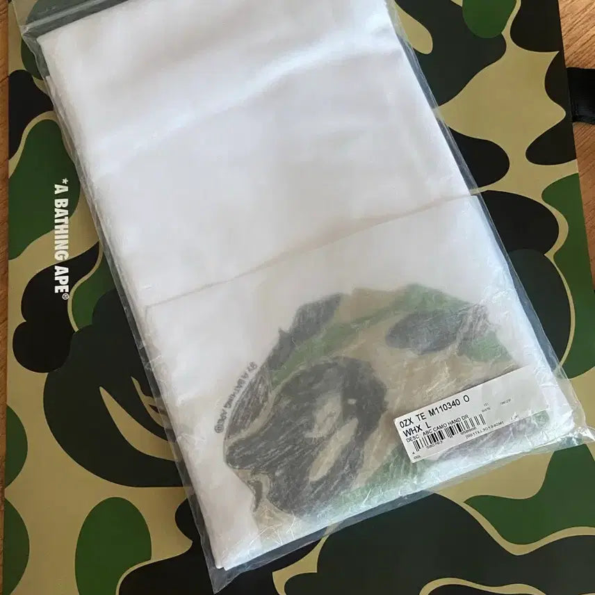 [SOLD OUT] [새상품,L] 베이프 BAPE 반팔 카모 핸드 드로우 화이트