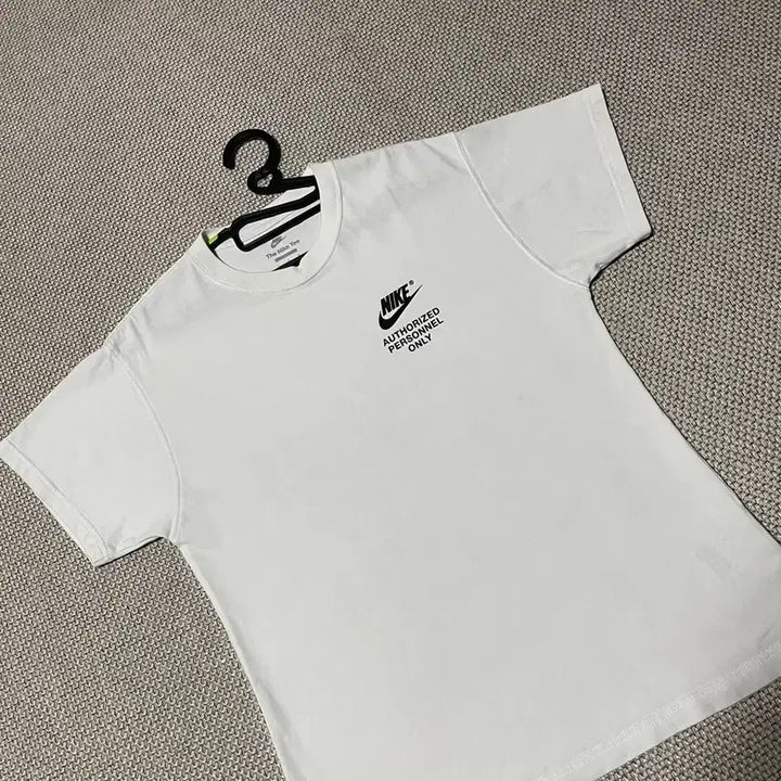[SOLD OUT] L 나이키 라운드 반팔티 B.8426