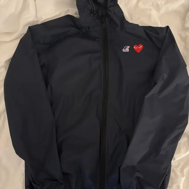 [SOLD OUT] 꼼데가르송 x 까웨 콜라보 바람막이(네이비)