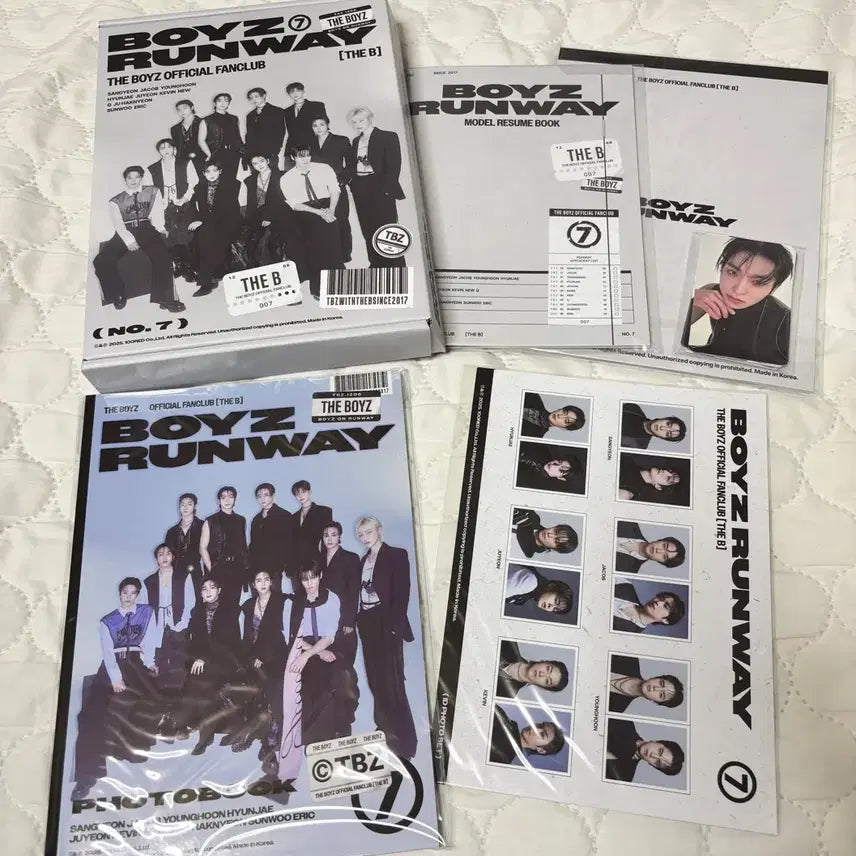 [BUNJANG] The Boyz Runway Photobook Set Photocard Poster / 새상품 더보이즈