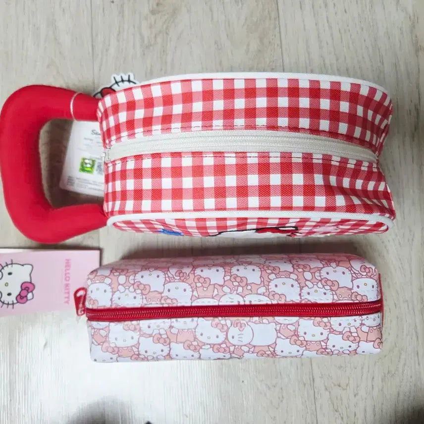[SOLD OUT] 헬로키티 체크 파우치 2종