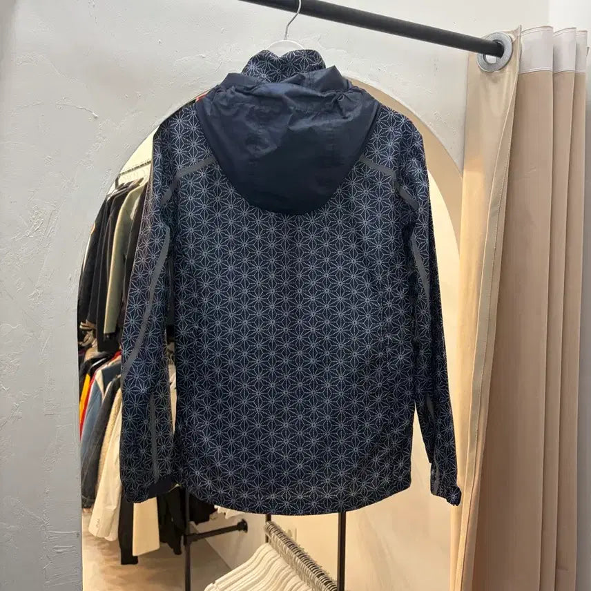[BUNJANG] Montbell Detail Pattern Windbreaker / 몽벨 디테일 패턴 바람막이