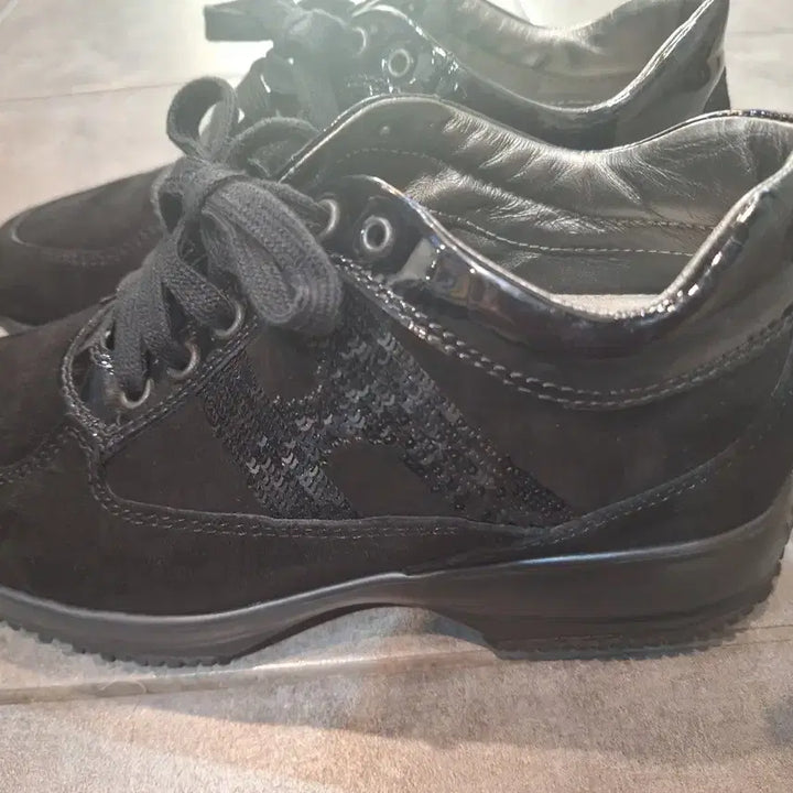 [BUNJANG] Hogan Low Profile Casual Leather Sneakers / 호간 로우 프로파일 캐주얼 가죽 스니꺼즈