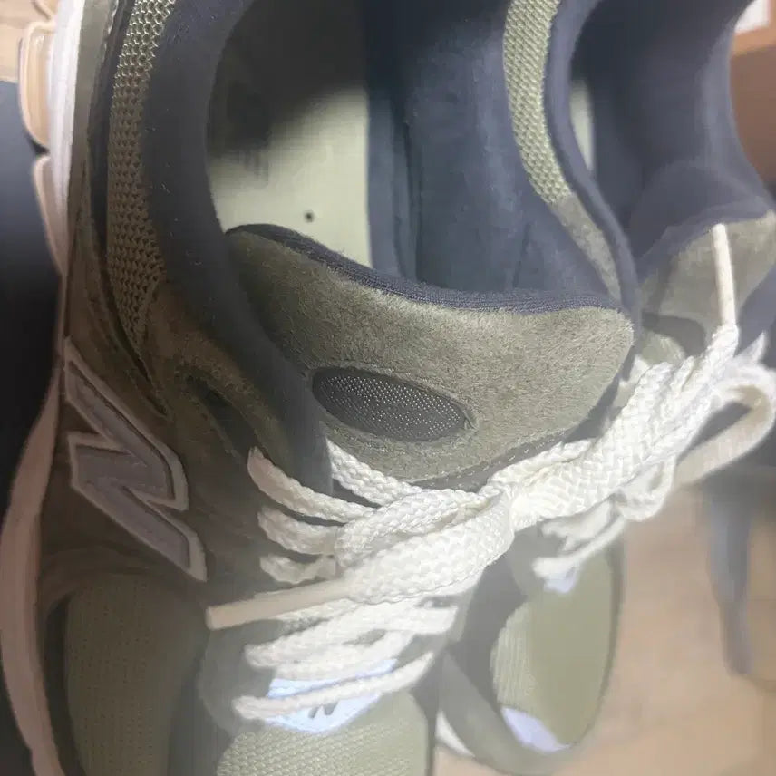 [BUNJANG] New Balance 2002R Olive 265 / 뉴발란스2002R 265사이즈 판매합니다.