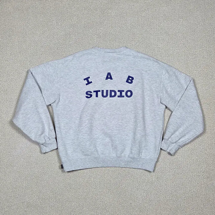 [BUNJANG] IAP STUDIO Logo Crewneck Sweatshirt / [아이앱 스튜디오] 로고 크루넥 맨투맨 | A00412