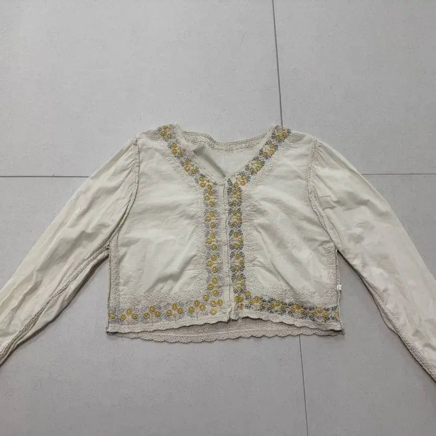 [BUNJANG] Rosebay Vintage Embroidered Bolero Blouse Cardigan (2 Styles) / 로즈베이 빈티지 자수 볼레로 블라우스 가디건 2종류
