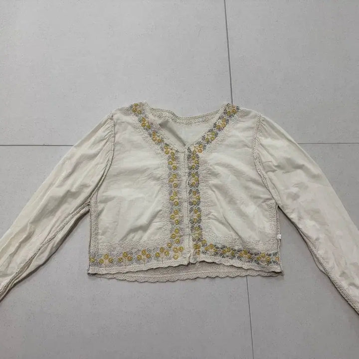 [BUNJANG] Rosebay Vintage Embroidered Bolero Blouse Cardigan (2 Styles) / 로즈베이 빈티지 자수 볼레로 블라우스 가디건 2종류