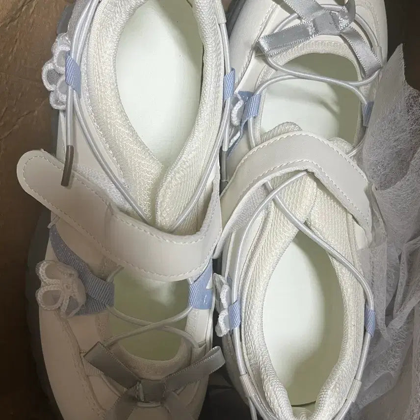 [BUNJANG] White Ribbon Platform Sneakers / 화이트 리본 스트랩 통굽 스니커즈 팔아요!