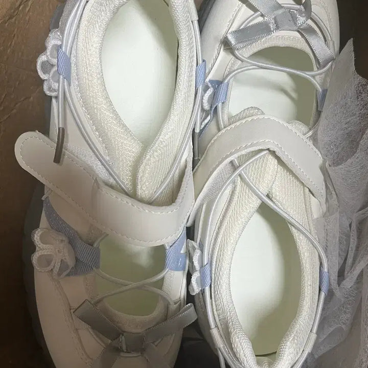 [BUNJANG] White Ribbon Platform Sneakers / 화이트 리본 스트랩 통굽 스니커즈 팔아요!