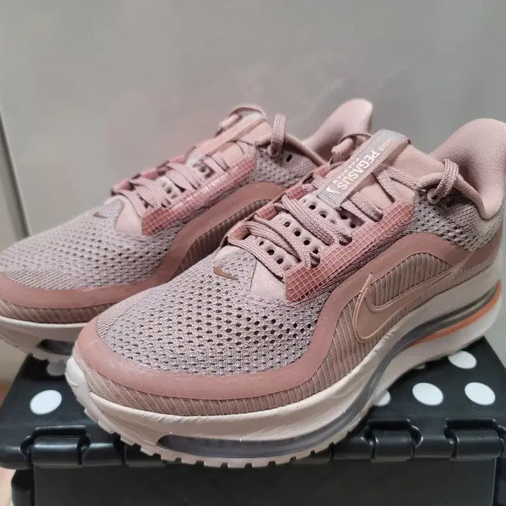 [SOLD OUT] 나이키 255 에어 줌 페가수스 프리미엄 로즈골드 여성 운동화
