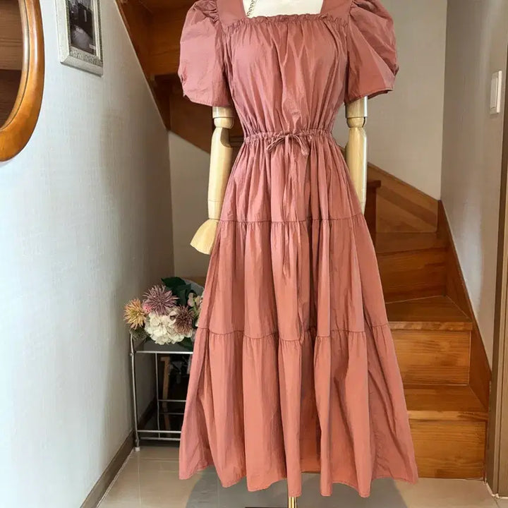 [SOLD OUT] 퍼프 소매 스퀘어넥 캉캉 원피스 핑크. 플라스틱아일랜드