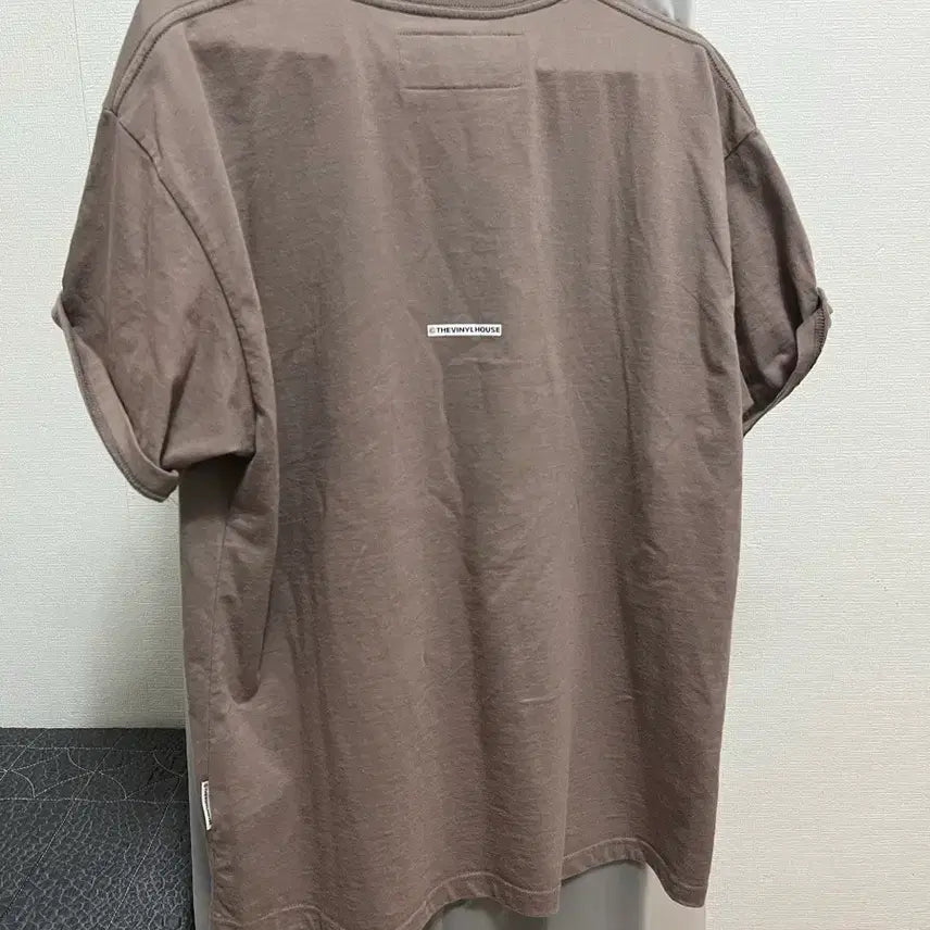 [SOLD OUT] 더바이닐하우스 VINTAGE WOMAN TEE MOCHA M