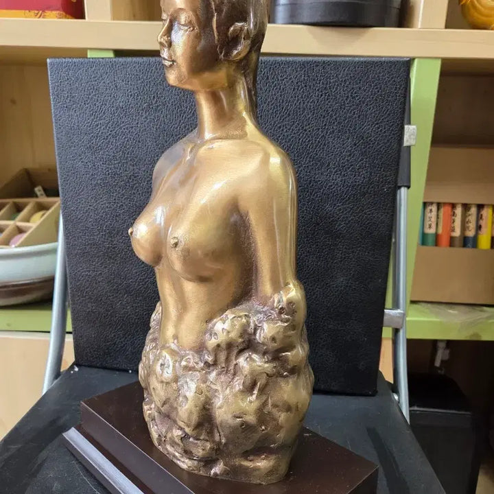 [BUNJANG] Oh Byung-keun Bronze Woman Sculpture / 오병근 작가의 브론즈 여인상 조각상