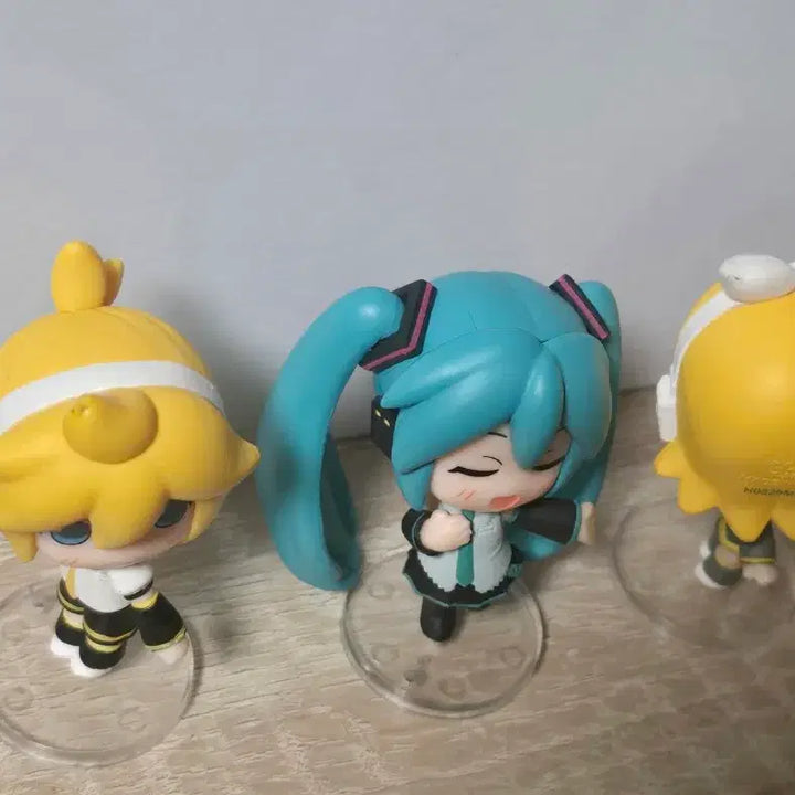 [BUNJANG] Vocaloid Kagamine Rin Len Kotchimuite Gacha Figure Bundle Set / 일괄) 보컬로이드 카가미네 미쿠 린 렌 콧치무이테 여기를 봐 가챠 피규어