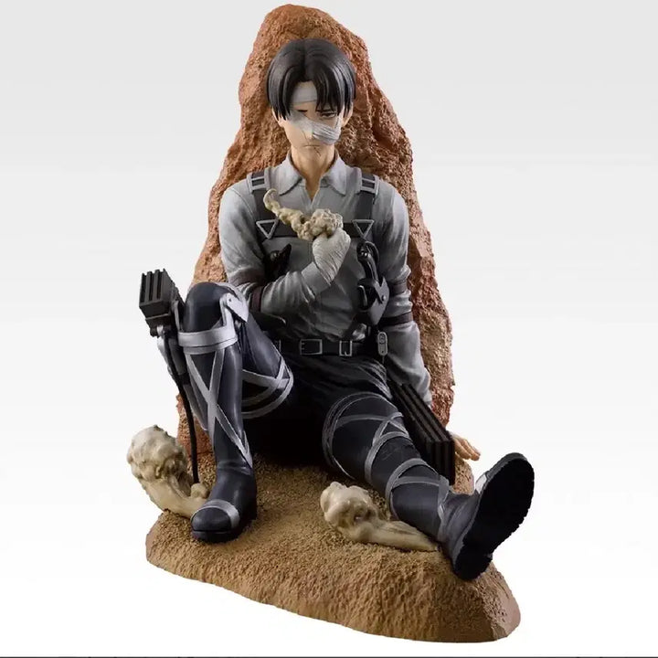 [BUNJANG] Attack on Titan Levi Prize C &amp; Beast Titan Last Prize Figure Bundle Set / 진격의거인 제일복권 리바이 C상, 짐승거인 라스트상 일괄 판매