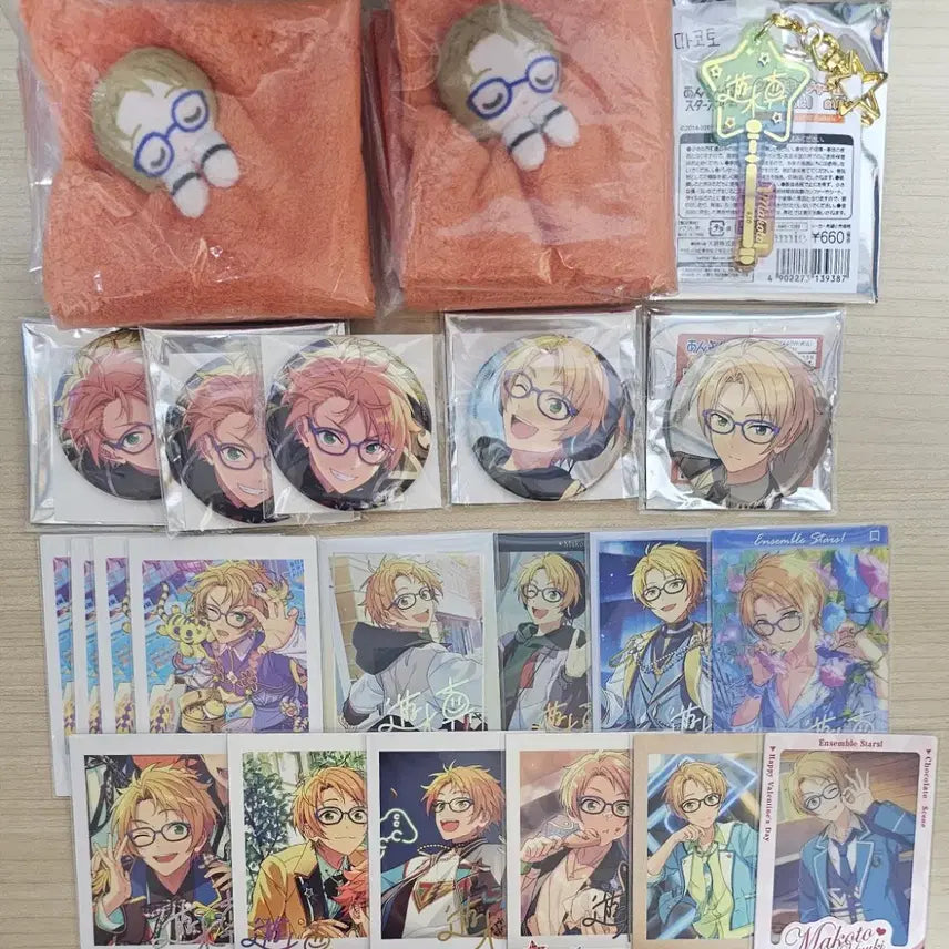 [BUNJANG] Ensemble Stars Makoto Bundle Set - Fuwariya, Can Badges, Charms, Handkerchief, Goods / [일괄] 앙스타 마코토 만쥬 파샷츠 후와스야 손수건 캔뱃지 키챰 굿즈