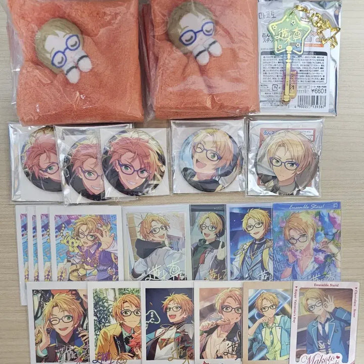 [BUNJANG] Ensemble Stars Makoto Bundle Set - Fuwariya, Can Badges, Charms, Handkerchief, Goods / [일괄] 앙스타 마코토 만쥬 파샷츠 후와스야 손수건 캔뱃지 키챰 굿즈
