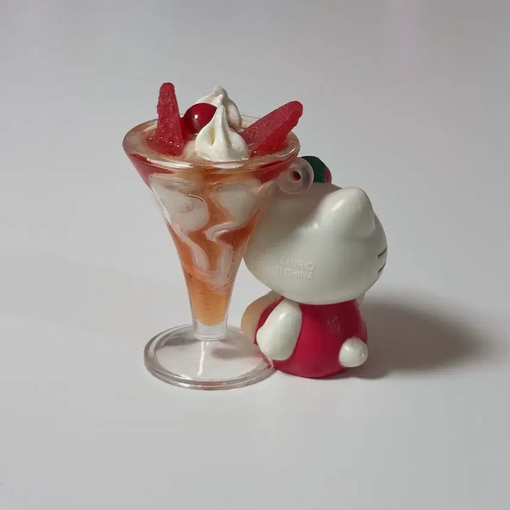 [BUNJANG] Classic Kitty Parfait Keychain / 고전 키티 파르페 키링 고전키티