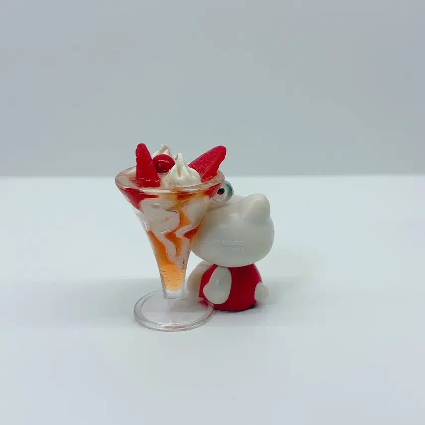 [BUNJANG] Classic Kitty Parfait Keychain / 고전 키티 파르페 키링 고전키티