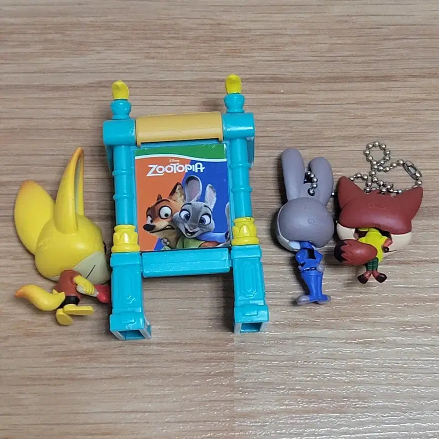 [BUNJANG] Zootopia Shanghai Disneyland Nick, Judy, Finnick Gacha Figure Bundle Set / 주토피아 상하이 디즈니랜드 닉 주디 피닉 가챠 일괄