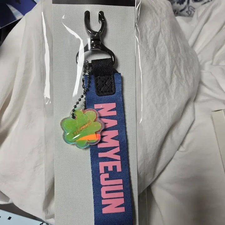 [BUNJANG] PLAVE Yu Yeoreum Strap Keychain Nam Yejun (New) / 플레이브 육여름 스트랩 키링 남예준 (새상품)