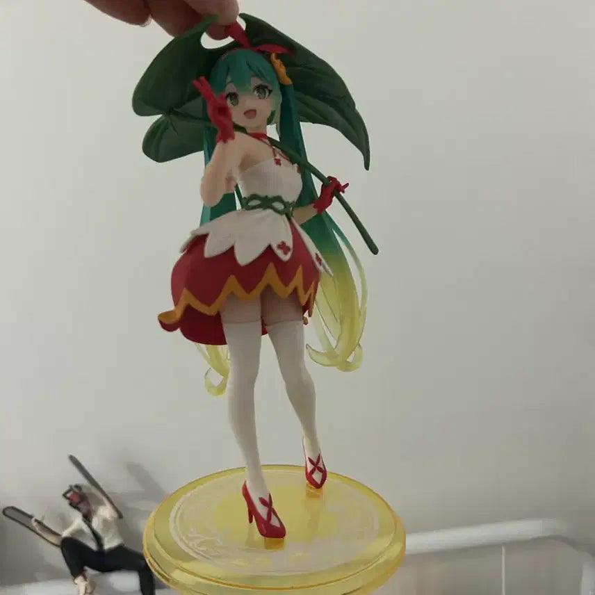 [BUNJANG] Miku Leaf Ver. Figure / 미쿠 피규어 나뭇잎 미쿠